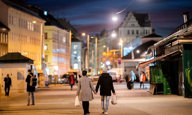 Auch der Wiener Naschmarkt spürt die Folgen der Ausgangsbeschränkungen.