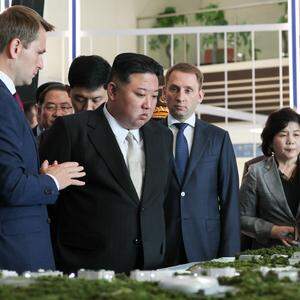 Eine russische Delegation zu Besuch bei Kim Jong-un in Nordkorea, im September.