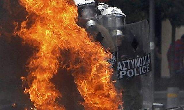 Athen: Brand vor Finanzministerium ausgebrochen 
