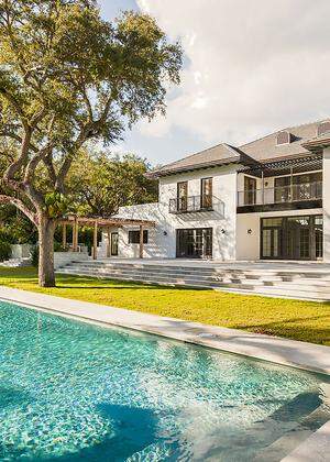 Dieses exklusive Anwesen kaufte das australische Supermodel Elle Macpherson über Engel &amp; Völkers Miami Coral Gables in Florida.