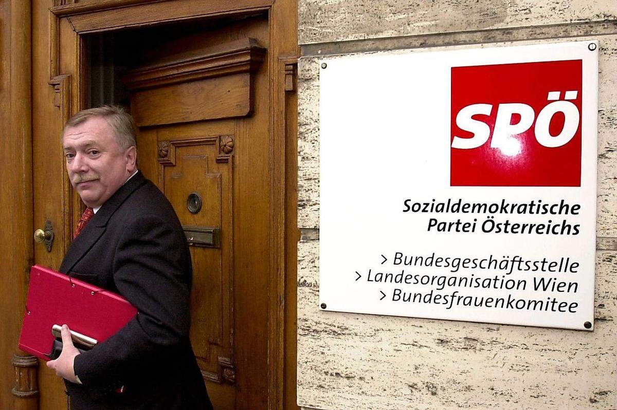 ''Die SPÖ ist die lustigere Partei, wenn ich mir all die anderen mieselsüchtigen Koffer anschaue, die so herum rennen.''Diese Aussage Häupls sorgte 1999 für Aufsehen, von der Opposition wird sie ihm ab und an gerne heute noch vorgeworfen.Bild: Häupl vor Beginn des SPÖ-Parteivorstandes am 1. Dezember 1999 in Wien.