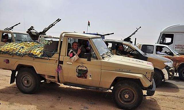 Truppen der Zentralregierung in Tripolis treffen in der Konfliktregion ein