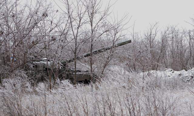 EU-Staaten haben der Ukraine mit Waffen aus Warschauer-Pakt-Zeiten wie diesem Panzer des Typs T-64 geholfen. Doch diese Reserven sind nun leer. 
