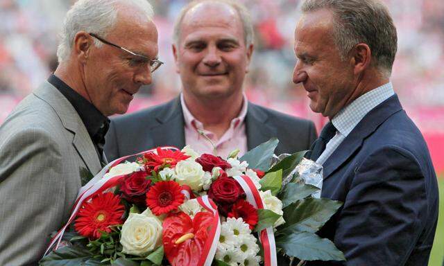 Bayern-Trio: Der verstorbene Franz Beckenbauer mit Uli Hoeneß und Karl-Heinz Rummenigge (v.l.).