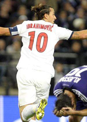 Paris Saint-Germain's Ibrahimovic react with Verratti after scoring hattrick against Anderlecht during their Champions League soccer match at Constant Vanden Stock stadium in Brussels