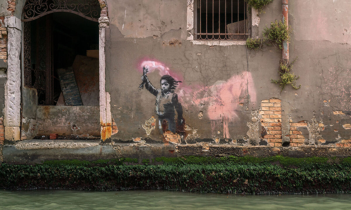 Der echte Banksy an der Wand. Den Palazzo wollte trotzdem keiner kaufen.