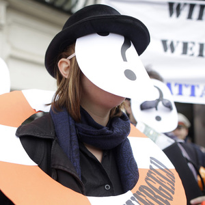 FOTOAKTION ATTAC ´HYPO - WIR WOLLEN WISSEN, WER GERETTET WIRD?´