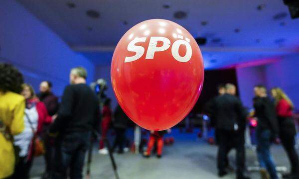 Die ÖVP wird &quot;die Macht erstmals teilen müssen&quot;, und das wohl mit der SPÖ, sind sich die beiden Experten einig. 