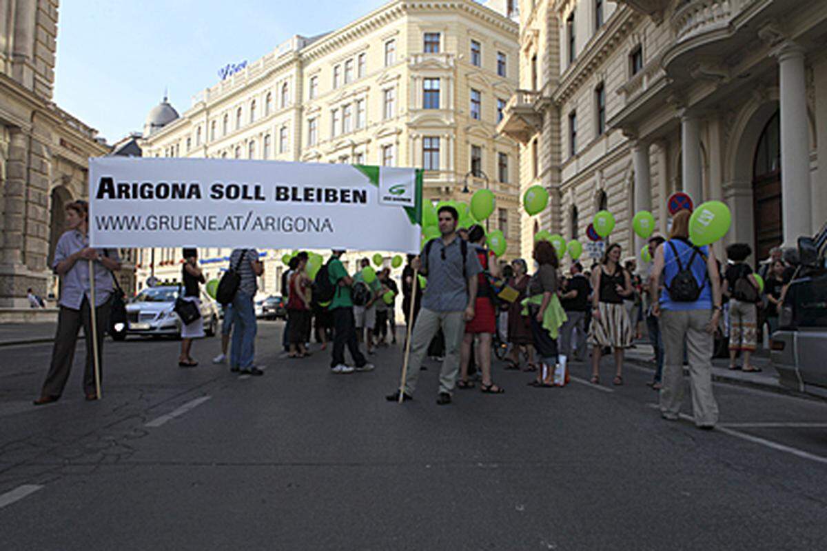 Die Spitze der Grünen hatte sich in der Löwelstraße gesammelt.