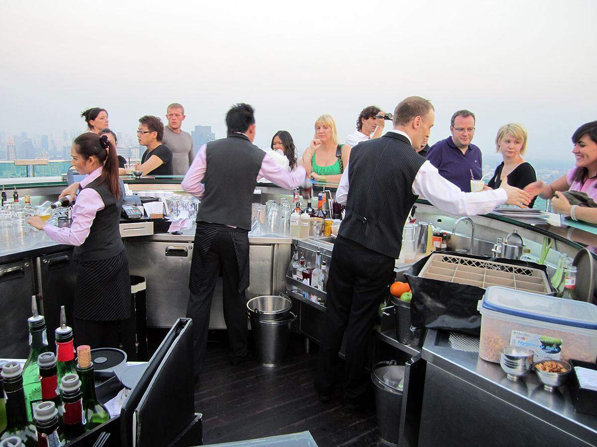 Zubereitet werden die Drinks im Sirocco &amp; Sky Bar vom Brunecker Mixologisten Alex Holzer und seinem Team.