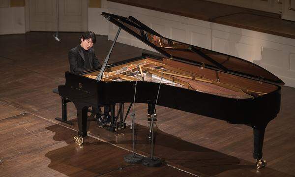 Seung Jin Cho am Klavier. Die 94-Sekunden-Sensation ist auch auf Youtube zu hören.