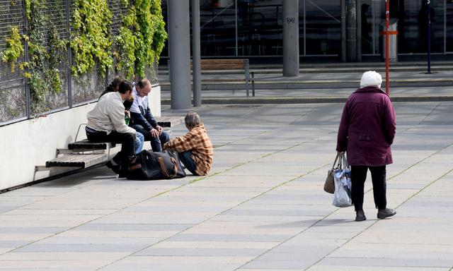Ausruhen auf einer Bank auf dem Praterstern ist erlaubt. Wer dabei Alkohol konsumiert, muss künftig den Platz verlassen. 