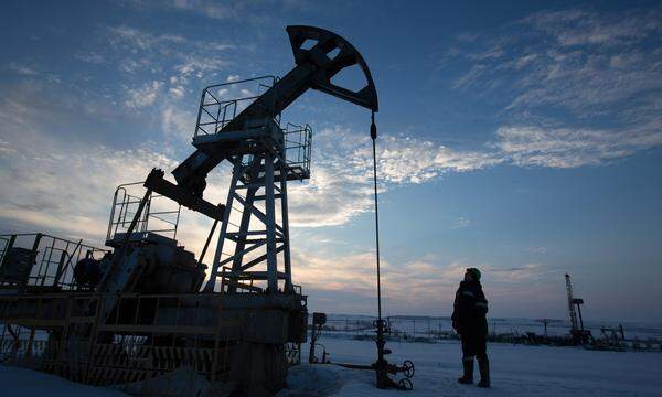 Am Ölmarkt sorgt die jüngste Angebotsverknappung weiter für hohe Preise.