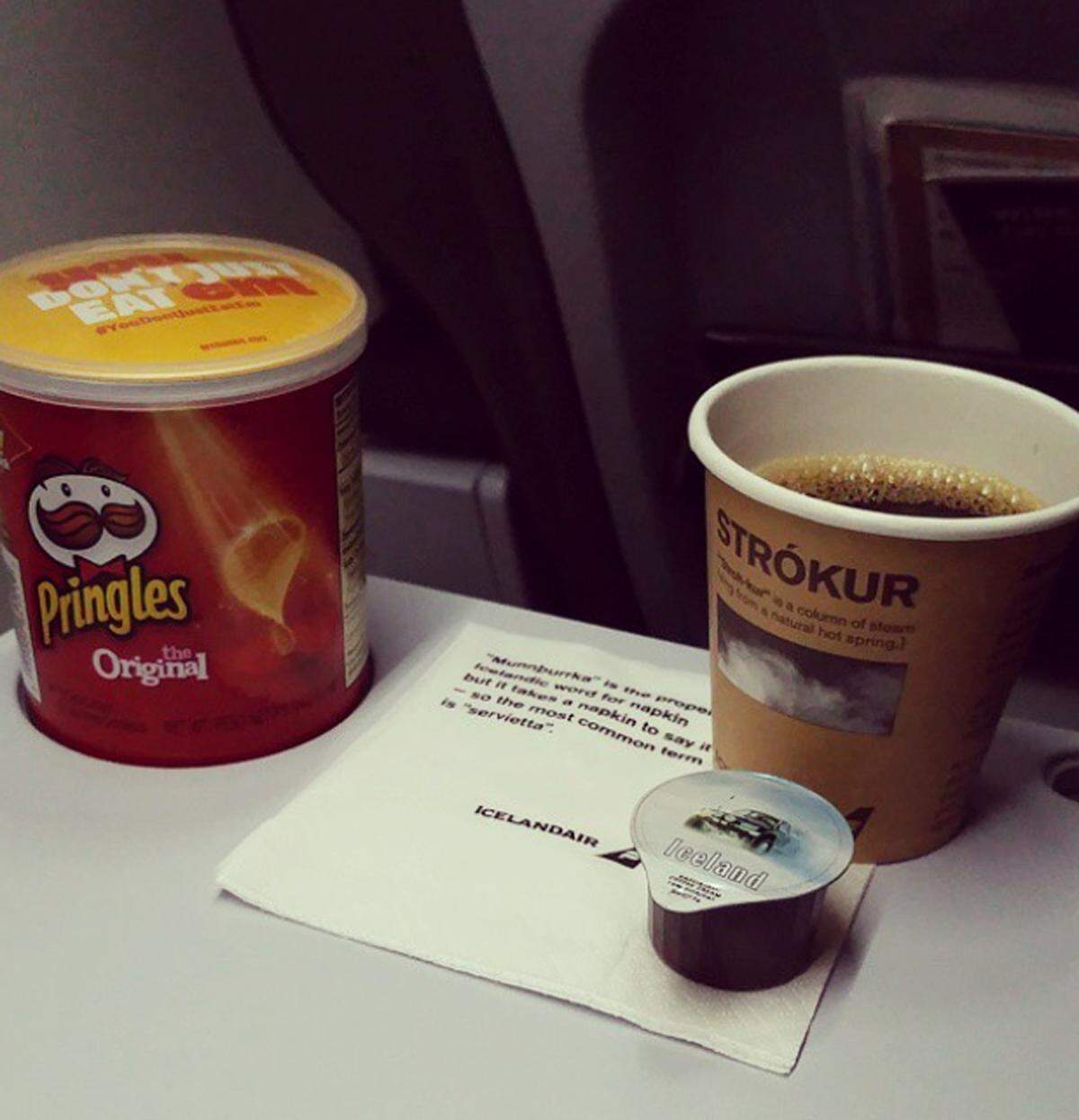 Eine Enttäuschung ist das Frühstück in der Economy Comfort Class von Icelandair auf dem Weg von Reykjavik nach Amsterdam.