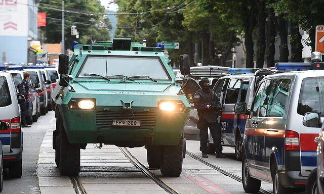 Großeinsatz der Polizei in Wien-Penzing