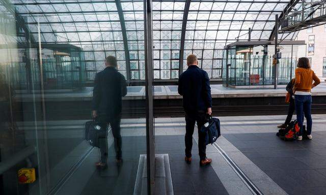 Fahrgäste der Deutschen Bahn müssen weiter warten. 