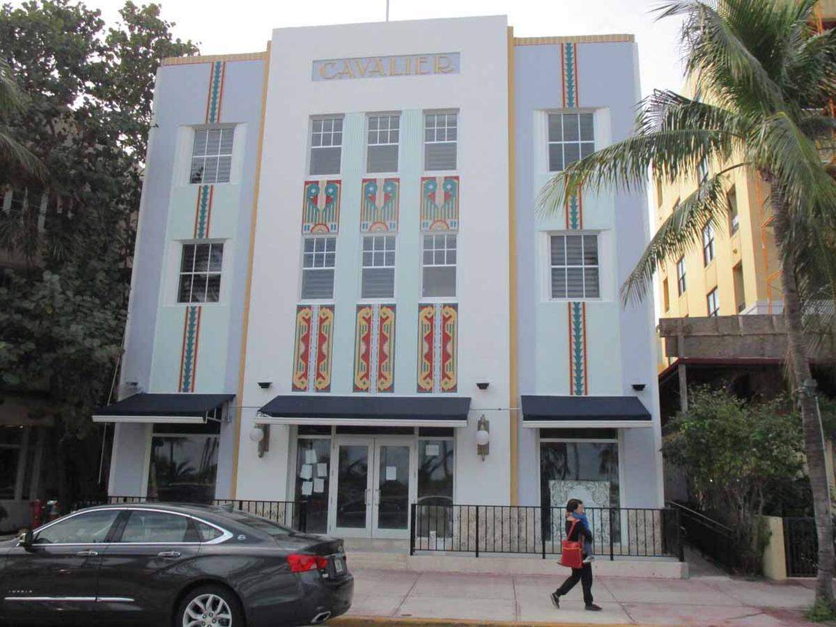 Die meisten Menschen verstehen unter „Miami“ das weltberühmte Miami Beach, eine Insel vor der Küste (87.000 Einwohner), auf der Models schon seit Beginn des Jahrhunderts über den Strand spazieren, Hollywood seine Filme wie „Miami Vice“ und „True Lies“ dreht (übrigens wird „CSI Miami“ in Kalifornien angefertigt), über tausend Art-Deco-Gebäude aus den Dreißiger- und Vierzigerjahren stehen ...