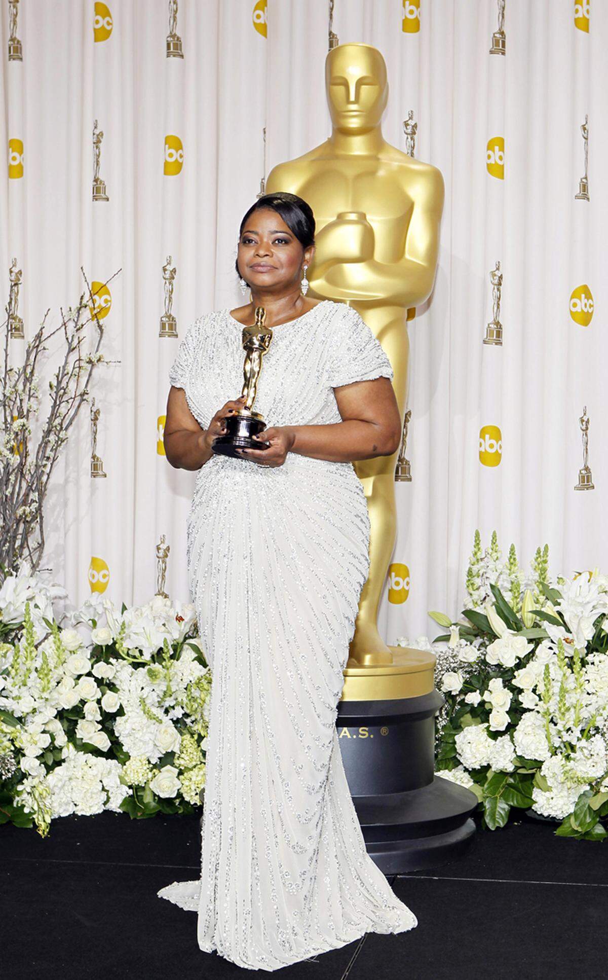 In einer funkelnden Robe von Tadashi Shoji nahm Octavia Spencer ihren Oscar entgegen.