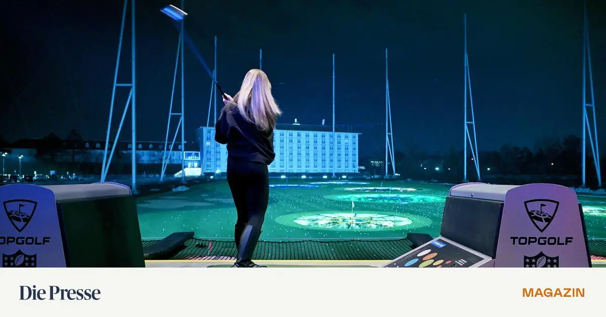 Golfspielen-im-Riesennetz-Der-Abschlag-als-Party-premium-