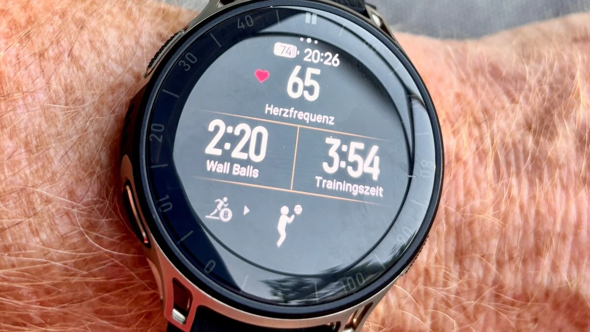 New sports watch: 220 euros cheaper than Garmin - | and in many ways just ...