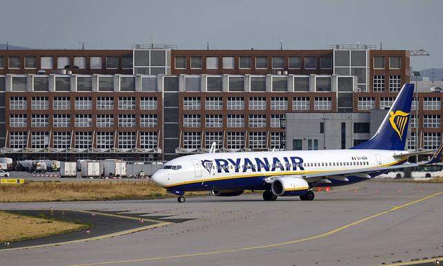 Ryanair Flugzeug am Flughafen Frankfurt am Main Frankfurt 23 09 2018 *** Ryanair plane at Frankfur