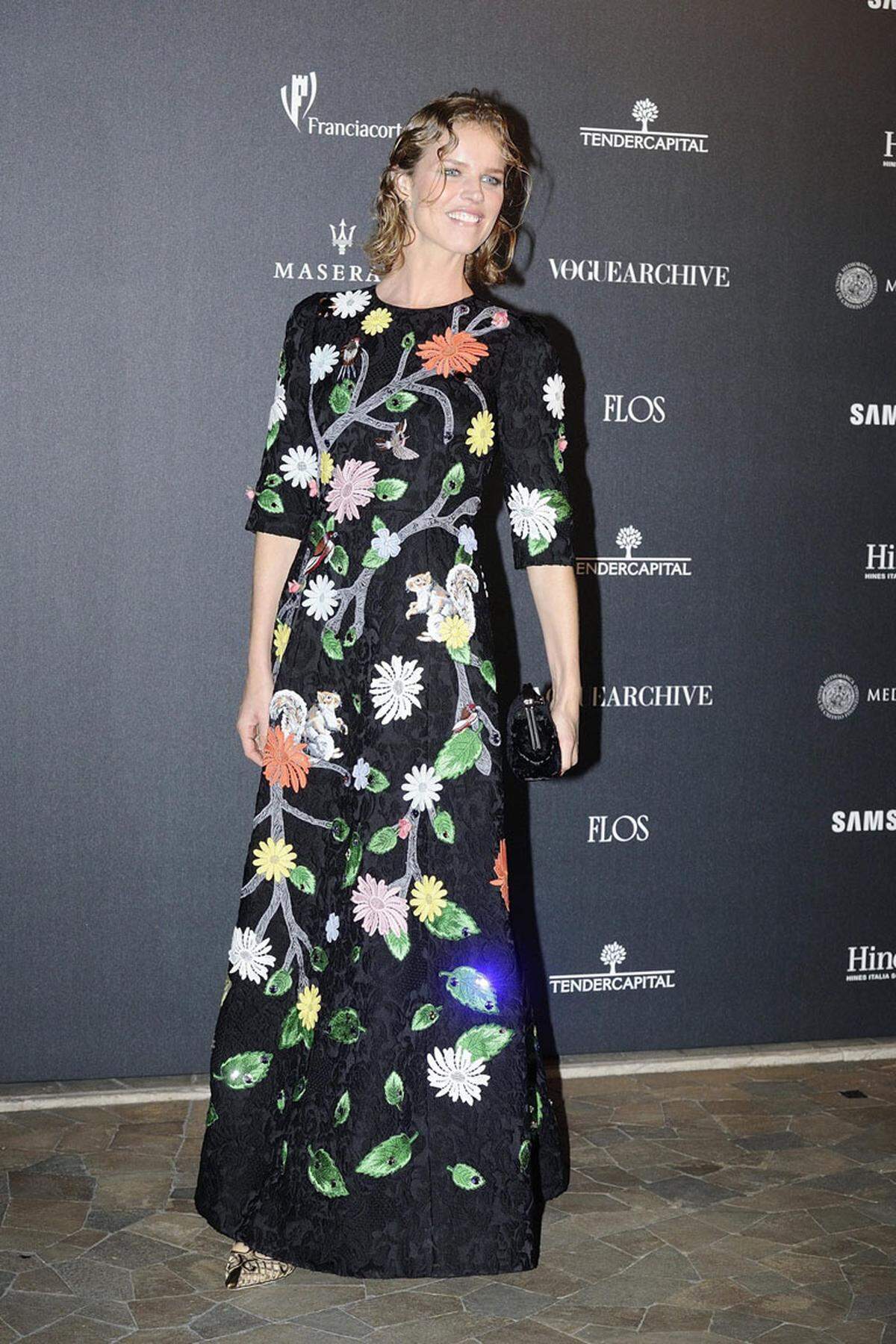 Eva Herzigova entschied sich unterdessen f&uuml;r Bl&uuml;mchen.