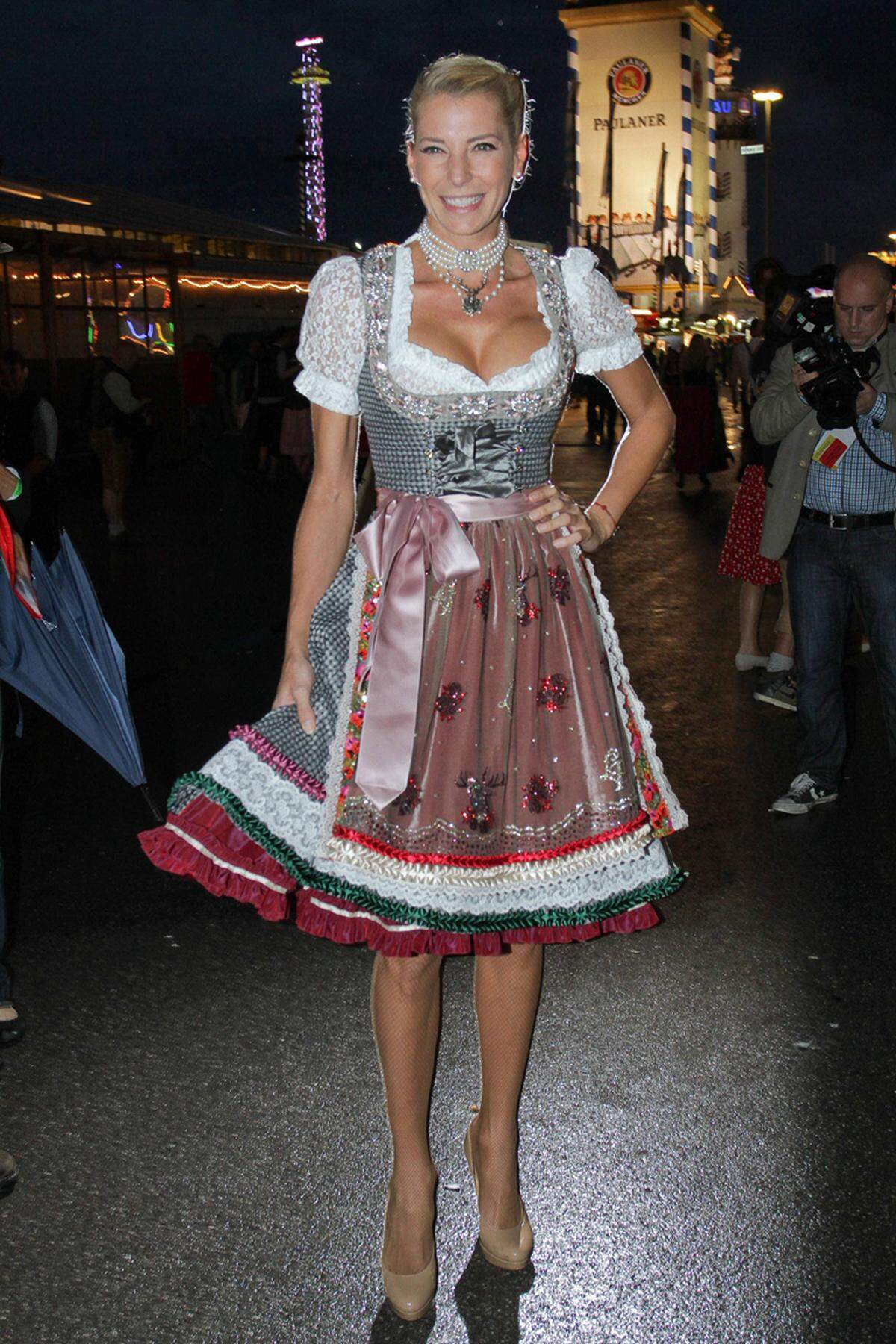 Auch am Oktoberfest sieht man Giulia Siegel&nbsp;ihre 39 Jahre nicht an.