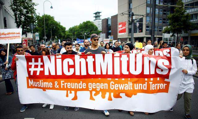 Nicht ganz so viele Personen wie von den Veranstaltern erhofft, kamen zur Demonstration nach Köln.