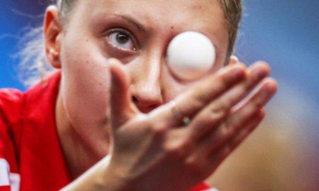 Sofia Polcanova hat nicht nur den Ball, sondern auch klare Ziele im Blick: EM-Gold und eine Olympia-Medaille.