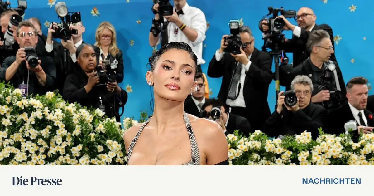 Tiefe-Einblicke-Kylie-Jenner-verr-t-Details-ihrer-Brust-OP