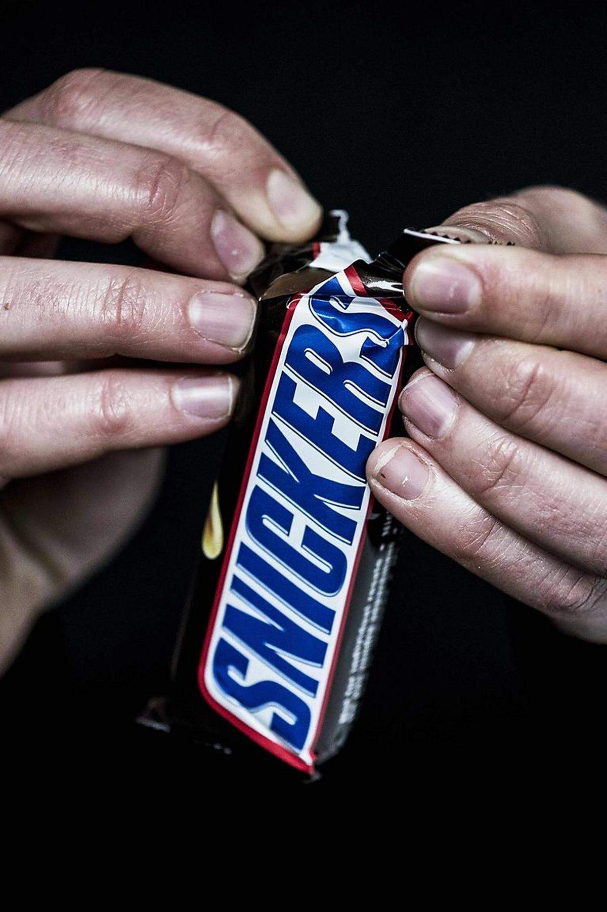 "Ist das nicht ein bisschen über das Ziel hinaus? 20 Jahre für ein Snickers, oder zwei, oder drei?", fragt sich derzeit der Verteidiger von Jacobia Grimes im US-Bundesstaat Louisiana. Weil der 34-jährige Grimes, der ein Drogenproblem hat, Schokoriegel im Wert von 31 Dollar gestohlen hat, drohen ihm nun 20 Jahre Haft. Grimes ist zwar schon zum fünf Mal wegen Diebstahls verurteilt worden, insgesamt geht es allerdings um eine lächerliche Summe von 500 Dollar.  Hohe Strafen für vergleichsweise banale Delikte sind in den USA ein großes Problem. Sie führen zu einer florierenden Gefängnisindustrie und überbelegten Haftanstalten. Aber dieser Fall ist selbst für amerikanische Verhältnisse extrem. Mit einer Justizreform will Barack Obama solche Vorfälle künftig verhindern.