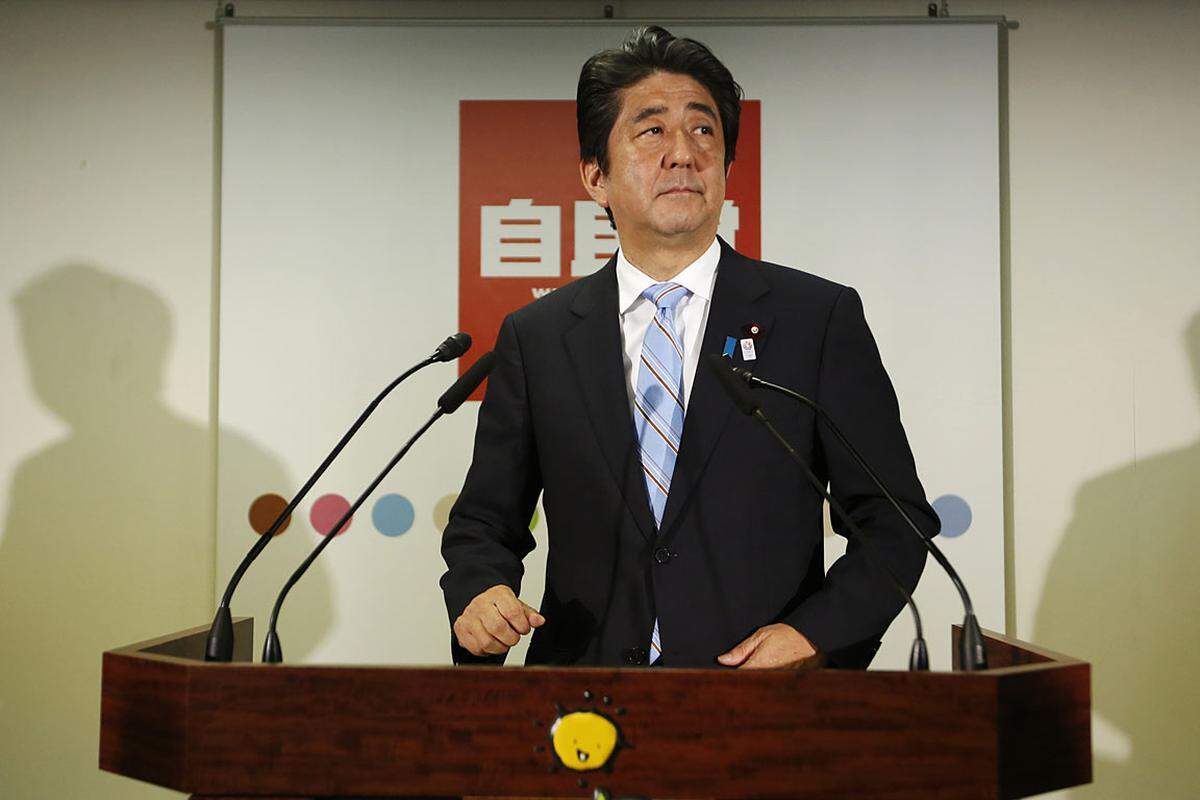 Der japanische Ministerpräsident Shinzo Abe gratuliert mit folgenden Worten: "Das ist eine großartige Nachricht für die Welt wie für Großbritannien". Laut der Nachrichtenagentur Kyodo drücke er seine "besten Wünsche" aus.