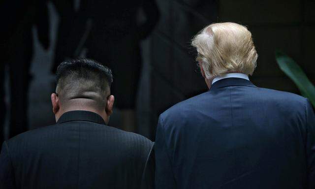 Kim Jong-un und Donald Trump trafen einander erstmals auf dem Gipfel in Singapur im Juni 2018.
