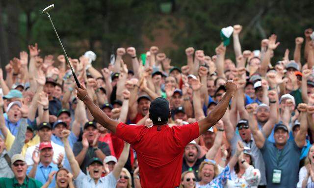 Der Kreis schließt sich: Tiger Woods jubelt in Augusta. 