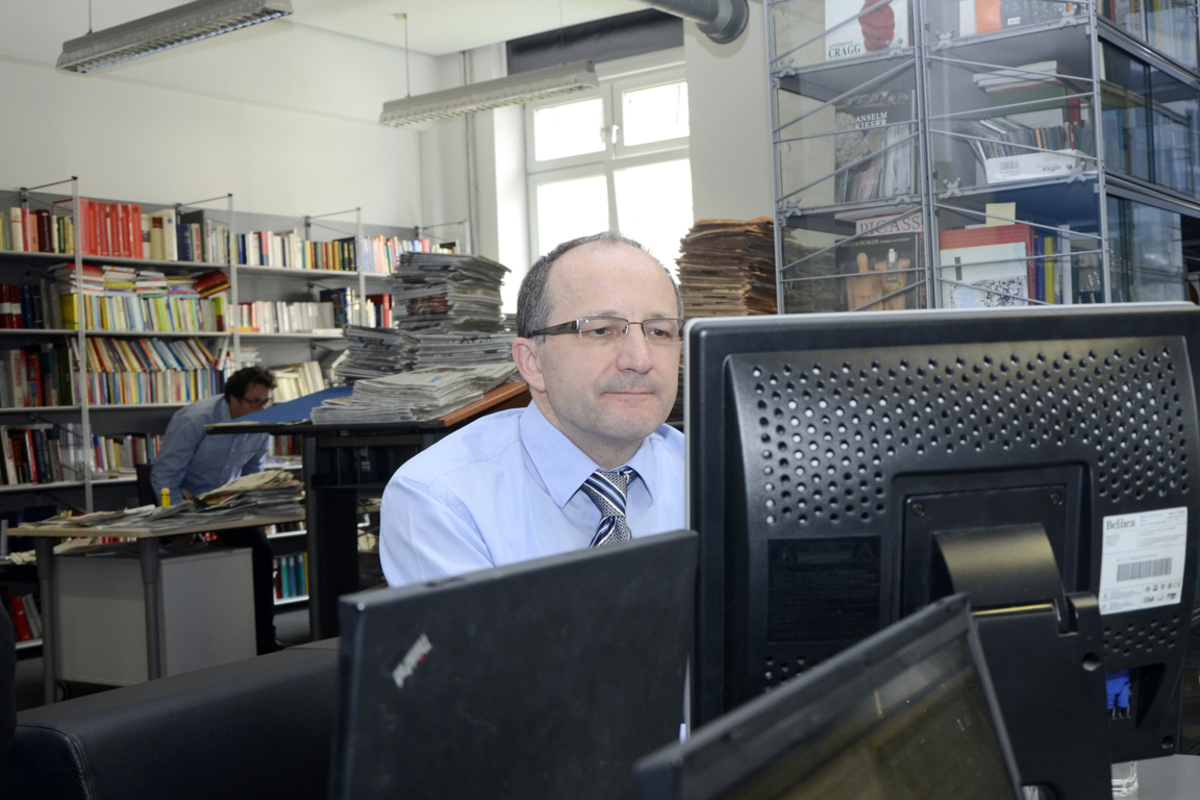 "Der Euro-Ausstieg Griechenlands wäre sehr teuer, aber auch der weitere Verbleib Griechenlands im Euro ist meines Erachtens ebenfalls in etwa gleich teuer. Schätzungen für Österreich beziffern die Kosten auf etwa fünf bis zehn Milliarden Euro, die Schätzungen sind unsicher."