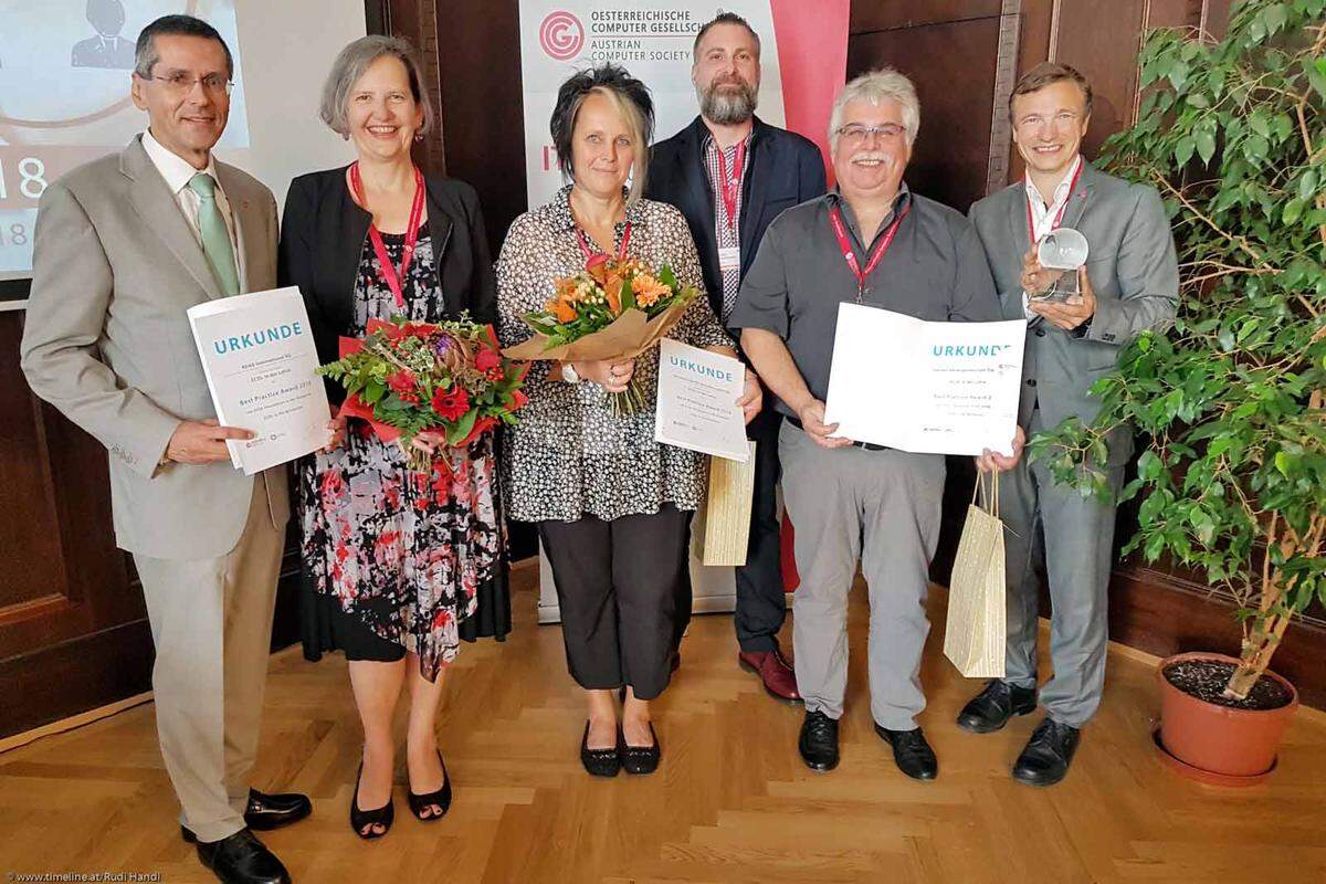 Ehrung für langjähriges Engagement für die Umsetzung des ECDL für Lehrlinge. OCG-Präsident Wilfried Seyruck, Maria Pichler/Rewe-Group, Beatrix Pinz/Berufsschule der Verwaltungsberufe, Robert Burschitschek und Ludwidg Baliko, Siemens, OCG-Generalsekretär Ronald Bieber