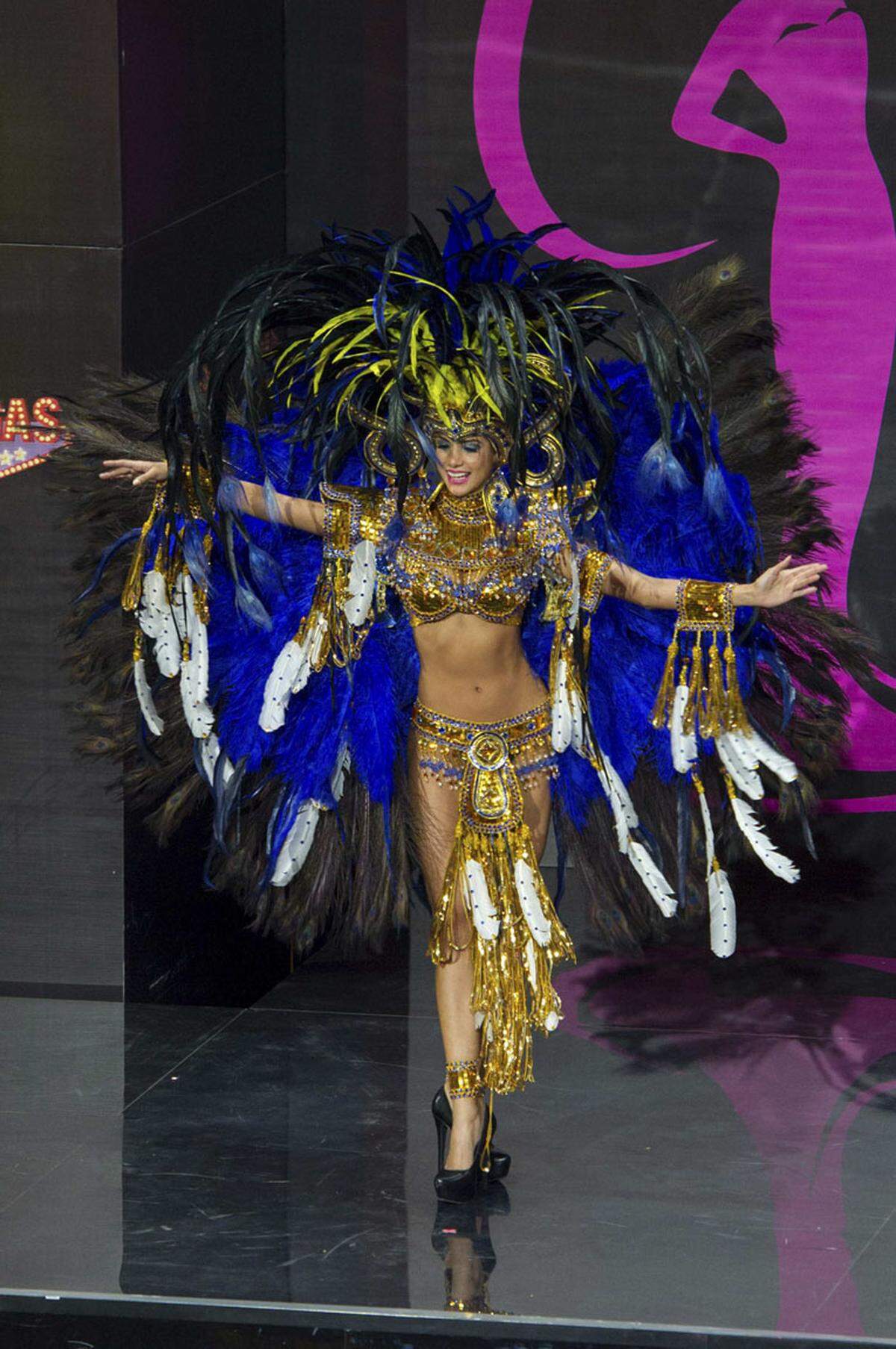 Die Miss Universe wird erst am 9. November gewählt, schon am Wochenende stellten sich die 86 Missen dem kritischen Auge der Zuschauen in einem Einkaufszentrum. Carolina Brid, Miss Panama 2013.