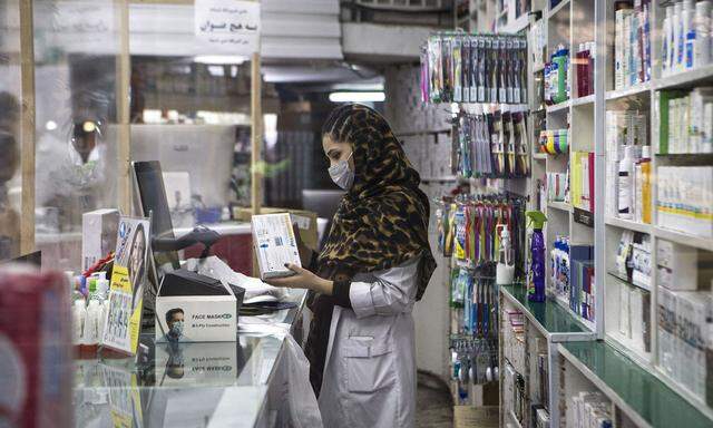 Iraner können sich keine Medikamente mehr leisten, seit US-Sanktionen den Import medizinischer Güter quasi unmöglich machen.