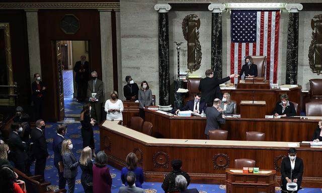 Nancy Pelosi überwachte die Abstimmung über das Impeachmentverfahren, das schließlich wie erwartet die erste Hürde im Kongress nahm.