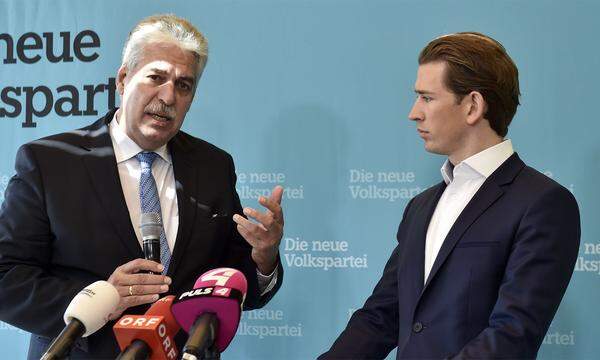 Die für 12.30 Uhr angesetzte Pressekonferenz startet mit kleiner Verspätung. Danach warten nuoch der Landeswandertag des niederösterreichischen Seniorenbundes und am Spätnachmittag der große Aufbruch-Event in St. Pölten. &gt;&gt;&gt; Zur Wahlkampf-Reportage: Als Kurz das "Grüß Gott" entdeckte  (APA)