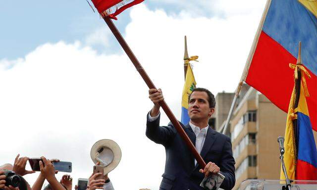 Juan Guaidó hat sich zum Übergangspräsidenten Venezuelas ausgerufen – mit Unterstützung der USA. 
