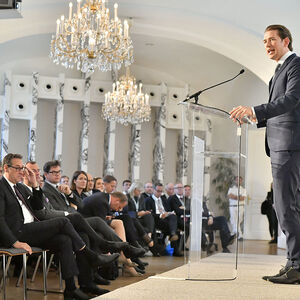 Sebastian Kurz hält gern Kontakt zu Firmenbossen – hier am 25. Juni in Wien.