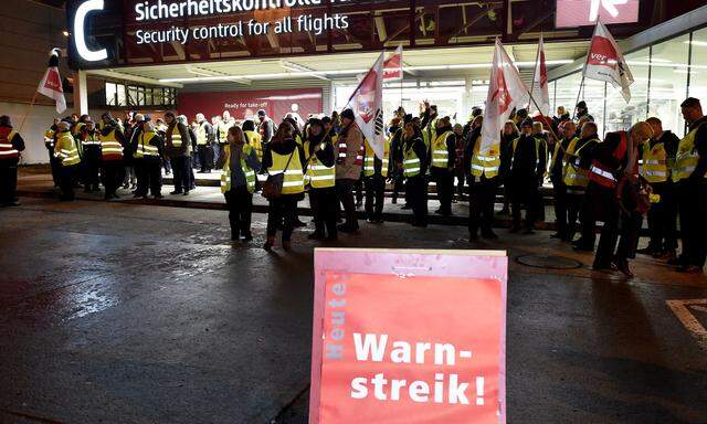 Warnstreik am Flughafen Schoenefeld