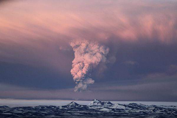 Der Grimsvötn ist am vergangenen Wochenende ausgebrochen und hat eine Aschewolke 20 Kilometer in die Luft geschleudert.