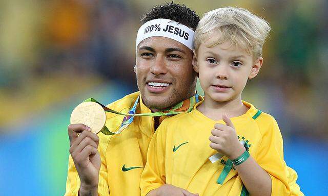 Superstar Neymar mit seinem Sohn