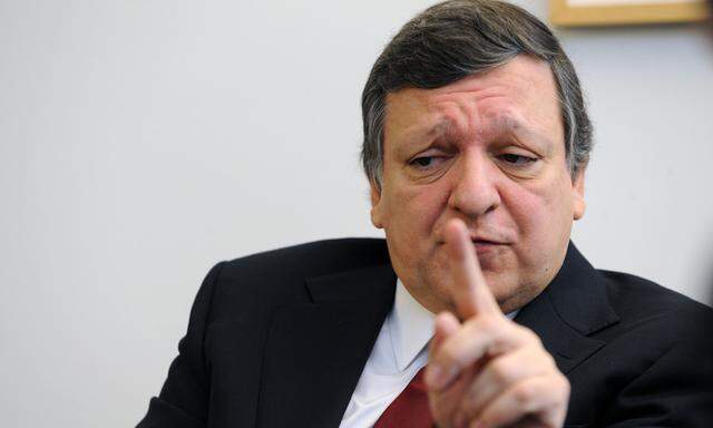 José Manuel Barroso wird von der französischen Regierung als „unanständiger Repräsentant eines alten Europa“ kritisiert.