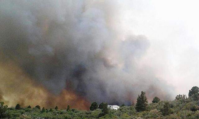 Nahe Yarnell bei Phoenix sind 19 Feuerwehrleute bei einem Buschbrand ums Leben gekommen.