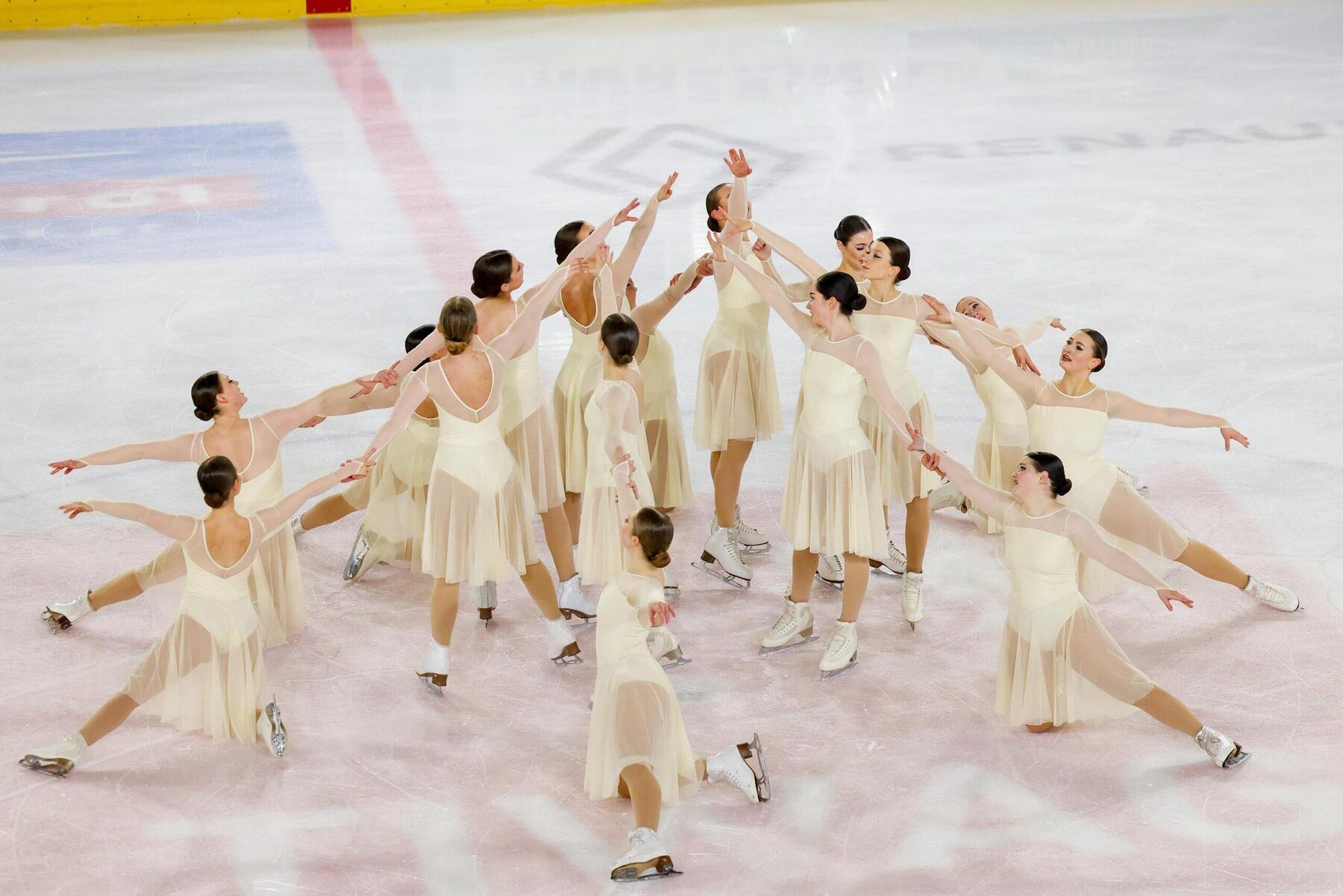 Synchroneiskunstlauf-WM in Salzburg: Wo 32 Kufen im Gleichschritt übers Eis tanzen [premium]