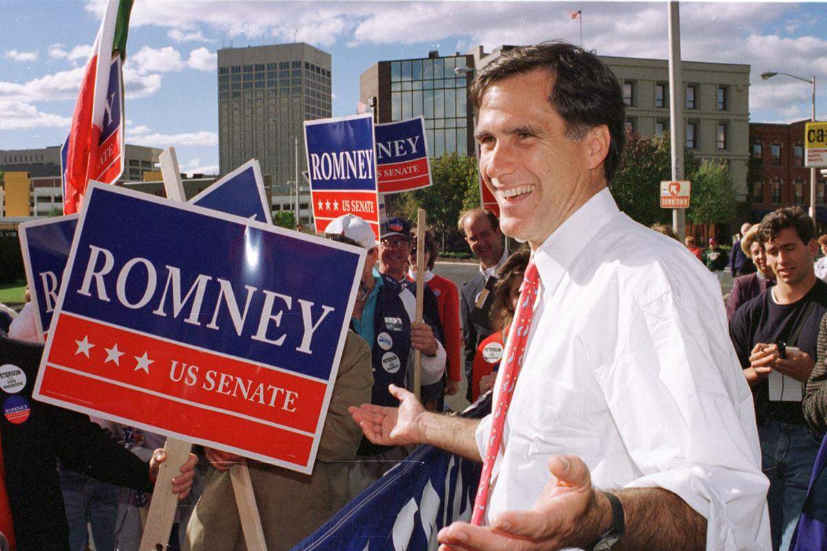 Politisch fasst Romney im Jahr 1994 Fuß, als er versucht, gegen Edward Kennedy in den US-Senat gewählt zu werden. Romney verliert, schafft aber immerhin mit 41 Prozent der Stimmen das beste Ergebnis eines Republikaners gegen Kennedy.