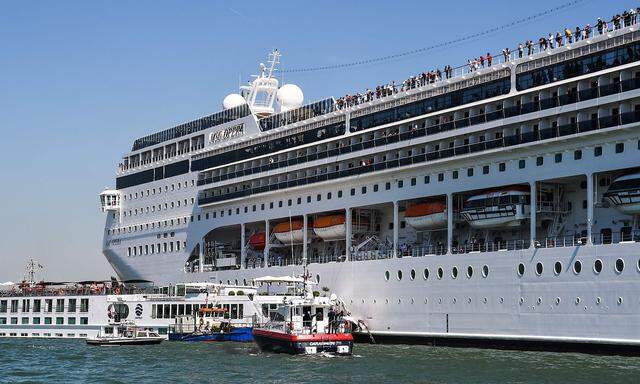 Die MSC Opera krachte in Venedig in ein Ausflugsschiff.